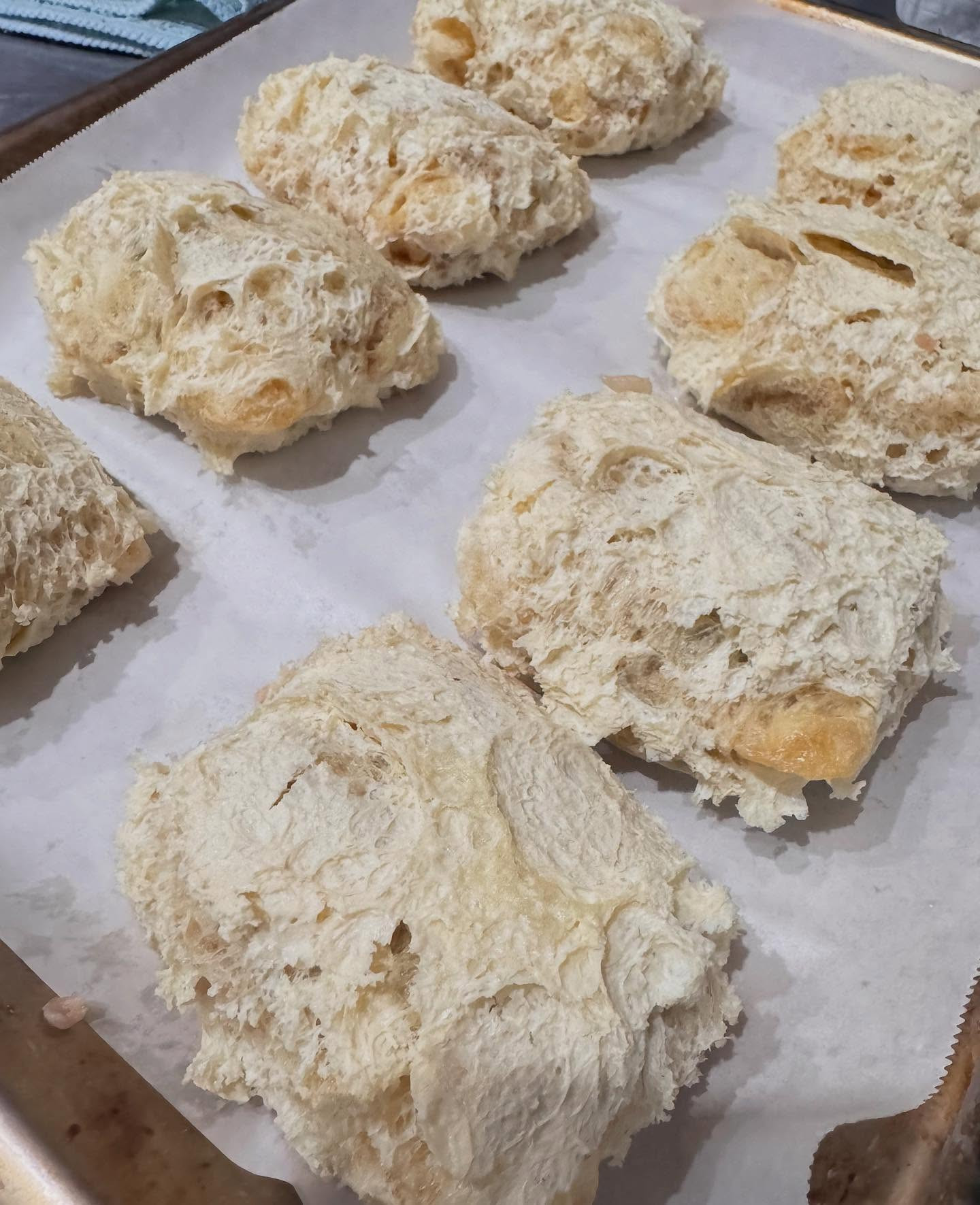 ＼本日月曜日ですが臨時営業しています／