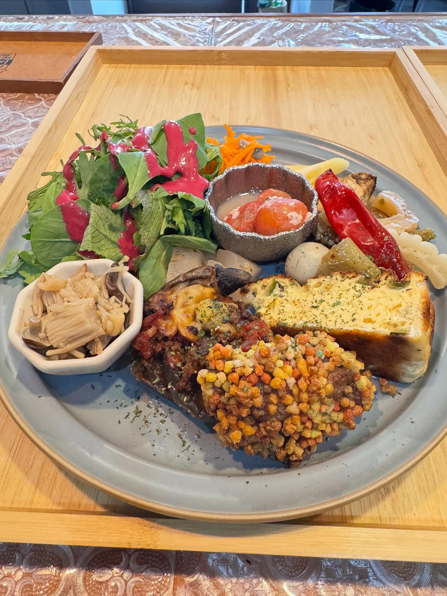 台風の影響で雨降ってますねぇ